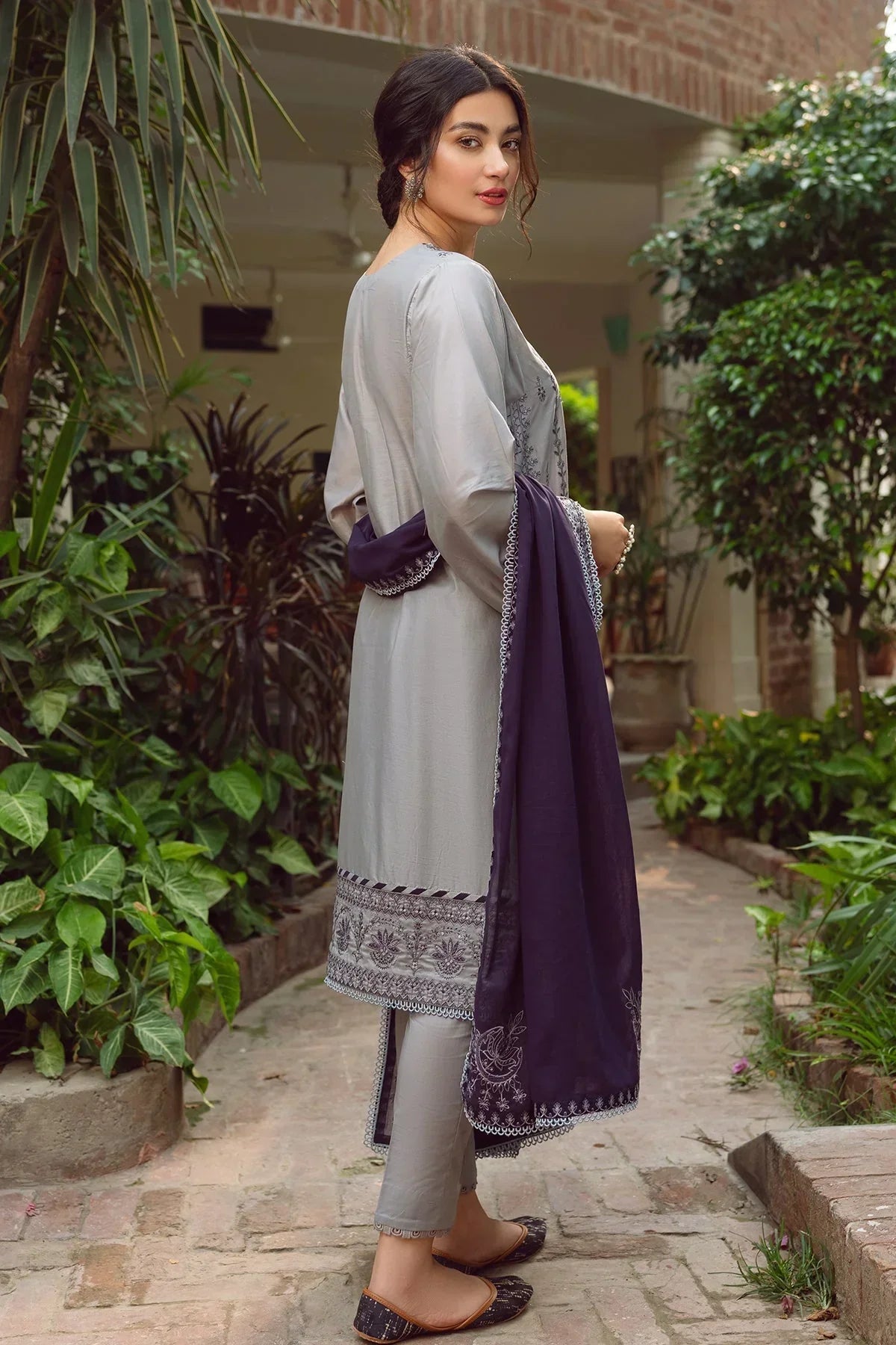 Jazmin - 3PC Lawn Embroidered Shuit - USUM-0236